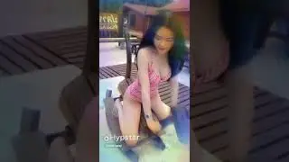 Cewe cantik main kuda-kudaan