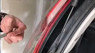 Citroen C4 Grand Picasso - wymiana żarówek tylnych
