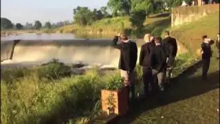 Thunderous chanting from Maritburg College schoolboys marks start of Dusi Canoe Marathon