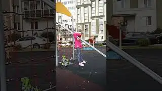 как я сползаю с этой штуки #shorts