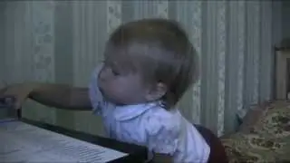 Василиса рассказывает стишок в 1 год и в 1 год 5 мес.