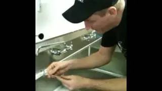 How to clean a spoon