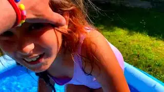 Desafio Brincando na Pileta Com Minha Mae - Pool Water Challenge 