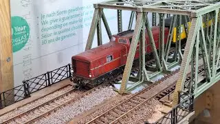 Märklin shelf layout with diy stud contacts third rail part2