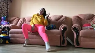 Clean with me doing my home cleaning in leggings ASMR