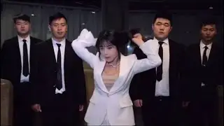 Sometimes you gotta be a beauty and a beast ✌️😬