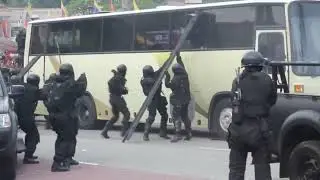 When your squad sees a enemy (fortnite)