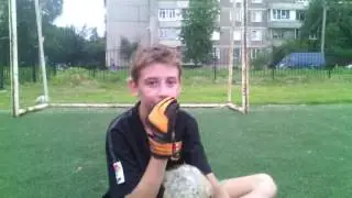 Парень Целует столб и лижет .....