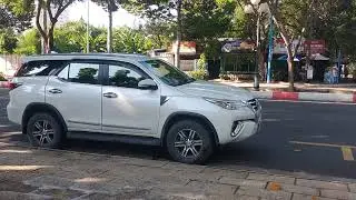 Оставил заведенную тачку и ушел. Вьетнам