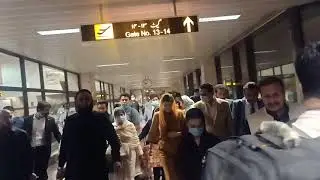 مریم نواز کراچی سے لاہور ائیرپورٹ پر پہنچ گئی،مریم نواز کے ہمراہ کپٹن ریٹائرڈ صفدر بھی لاہور پہنچے