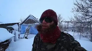 ОТШЕЛЬНИК В ШОКЕ! Выживание Лютой Зимой в Заброшенной Деревне