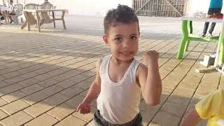 ابو عضلات . نفسو يكون له عضلات