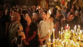 Почему католики в храмах сидят, а православные стоят