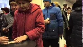 Массовка получает зарплату после выхода из Останкино