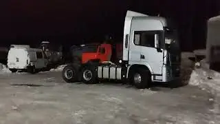 Нахожусь на работе . Охраняю СТО . Топлю печки углём. Всё зашибись 👍
