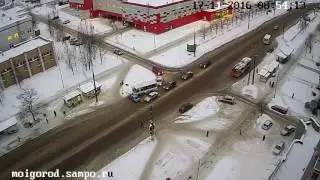 Легковушка влетела в маршрутку