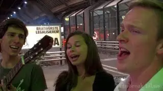 Prank! Singing with girls (how to pick up girls)