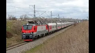 Электровоз ЭП20-049 с поездом № 11 Анапа - Москва