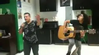 Dandy cantando