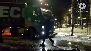 Фура заехала в парк Победы в городе Ревда Свердловской области. 02 апреля 2024 год