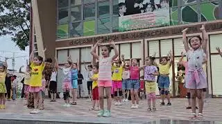 Как детишки радовались в День Национального единства в Таджикистане
