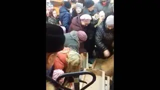 В рязанском магазине «Дикси» пенсионеры устроили потасовку из за курицы