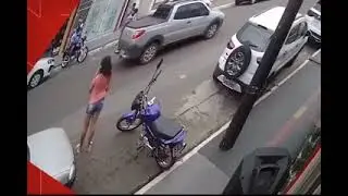 man did not think twice to risk his life to save little girl