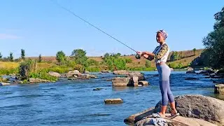 ТРЭШ-РЫБАЛКА НА РЕКЕ! СНАСТЬ НЕ ВЫДЕРЖАЛА! Ловля голавля летом на спиннинг. Рыбалка Южный Буг 2022