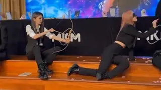 Okay, but.... Dami with a bow shooting an arrow at Sua's butt🐼🏹🐥