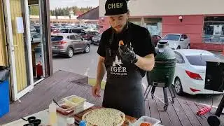 PIZZA ON THE GREEN KAMADO CHARCOAL GRILL