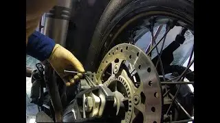 BMW F800 GS - Brake pad change