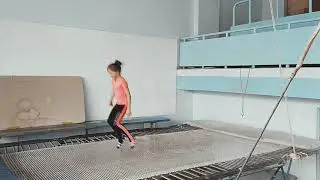 Винт и бланж. Акробатика на батуте.