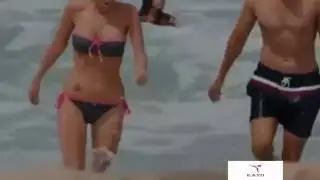 İŞTE BENİM STİLİM AYŞENUR BALCI BİKİNİLİ BACAK GÖĞÜS ŞOV