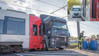 26.10.2022 - Zwei Unfälle zwischen Straßenbahnen und Sattelzügen in Köln
