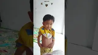 Belajar Pake Baju Sendiri