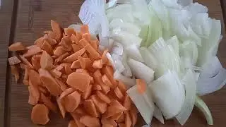 гусь тушеный с морковью и луком