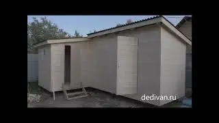Угловой хозблок на сваях на дачу. Обзор.