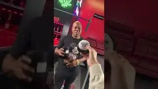 Too Short gave me a “bitch” button & i can’t stop pressing it😂 