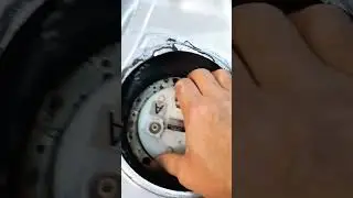 Я сам меняю топливный фильтр на моей Камри3.5