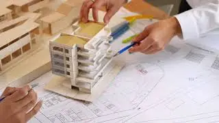 Footage: Arquitectos con planos debatiendo 1080p