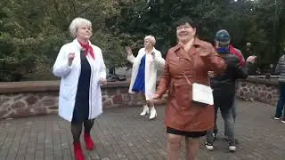 С днём рождения, милая.🥰🤗🌹💐🌹.В Гомельском парке.