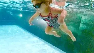 В бассейне с малышом / грудничковое плавание / Diving swimming baby / Baby swimming