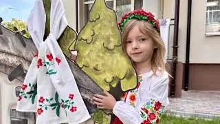 День ВИШИВАНКИ. Сорочка, оздоблена природними матеріалами