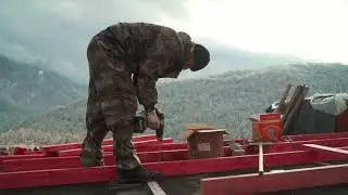 Горы, солнце, фальцевая кровля...