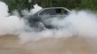 BMW 525 E34 ушел с места с дымом