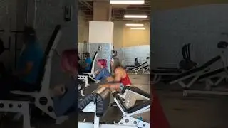 Clonando a Esposa de um Fisiculturista em um Laboratório de DNA 🧬