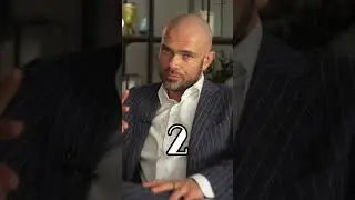 Как зовут самого крутого мошенника? 
