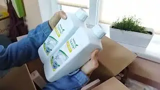 Розпаковка пакунку від Amway