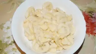 Fruit salad with yogurt