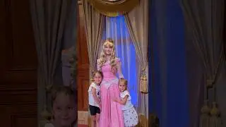 Meeting Princess Aurora at Disney 🩷 #sleepingbeauty #belaadormecida